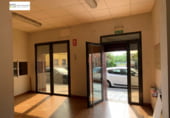 Local comercial en venta con 211m² en León, en la zona de Ventas, Avenida de Mariano Andrés foto