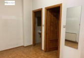 Local comercial en venta con 211m² en León, en la zona de Ventas, Avenida de Mariano Andrés foto