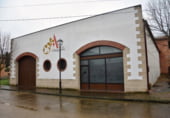 304m² commercial premises for sale in Arens de Lledó, Avenida Cataluña photo