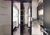 160m² commercial premises for sale in Madrid, in the area of Jerónimos, Calle de Felipe IV photo