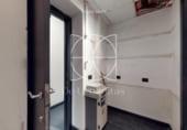 160m² commercial premises for sale in Madrid, in the area of Jerónimos, Calle de Felipe IV photo