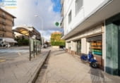 Local comercial en venta con inquilinos con 145m² en Granada, en la zona de Los Vergeles, Calle Gonzalo Jiménez Quesada foto