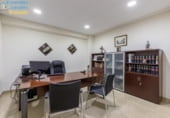 140m² office for sale in Granada, in the area of Doctors, Calle Doctor Pareja Yébenes photo