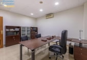 140m² office for sale in Granada, in the area of Doctors, Calle Doctor Pareja Yébenes photo