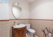 140m² office for sale in Granada, in the area of Doctors, Calle Doctor Pareja Yébenes photo