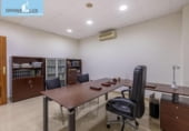 140m² office for sale in Granada, in the area of San Lázaro, Calle Doctor Muñoz Fernández photo