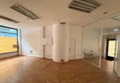 88m² commercial premises for sale in A Coruña photo