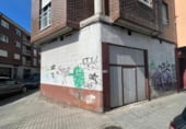 95m² commercial premises for sale in Ponferrada, Calle Batalla del Salado photo