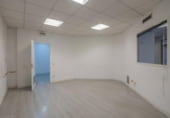 Local comercial en venta con 100m² en Manresa, en la zona de Poble Nou, Carrer de Mossèn Serapi Farré foto