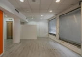 Local comercial en venta con 100m² en Manresa, en la zona de Poble Nou, Carrer de Mossèn Serapi Farré foto