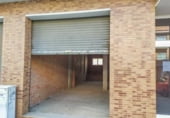86m² commercial premises for sale in Olesa de Montserrat, Carrer de Lluís Puigjaner photo