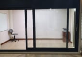 68m² commercial premises for sale in Barberà del Vallès, Carrer de la Independència photo