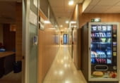Local comercial en venta con 592m² en Madrid, en la zona de Pacífico, Calle de Juan de Urbieta foto