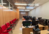 Local comercial en venta con 592m² en Madrid, en la zona de Pacífico, Calle de Juan de Urbieta foto