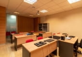 Local comercial en venta con 592m² en Madrid, en la zona de Pacífico, Calle de Juan de Urbieta foto