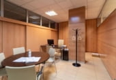 Local comercial en venta con 592m² en Madrid, en la zona de Pacífico, Calle de Juan de Urbieta foto