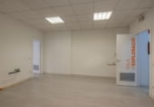 Local comercial en venta con 100m² en Manresa, en la zona de Poble Nou, Carrer València foto