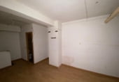 Local comercial en venta con 34m² en Madrid, en la zona de Santa Eugenia, Calle de Puentelarra foto