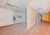Local comercial en venta con 570m² en Santiago de Compostela, en la zona de A Pontepedriña, Rúa Vedra foto