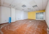 Local comercial en venta con 570m² en Santiago de Compostela, en la zona de A Pontepedriña, Rúa Vedra foto