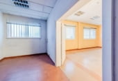 Local comercial en venta con 570m² en Santiago de Compostela, en la zona de A Pontepedriña, Rúa Vedra foto