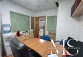 210m² commercial premises for sale in Viator, Calle Real photo