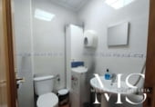 210m² commercial premises for sale in Viator, Calle Real photo