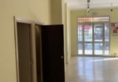 Local comercial en venta con 85m² en Sevilla, en la zona de Nervión, Calle Valeriano Bécquer foto