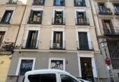 127m² commercial premises for sale in Madrid, in the area of University, Calle del Espíritu Santo photo