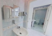 127m² commercial premises for sale in Madrid, in the area of University, Calle del Espíritu Santo photo