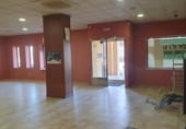 270m² commercial premises for sale in Cáceres, Calle de Jerusalén photo