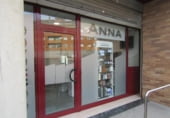 38m² salon de coiffure pour vente à Roda de Ter, Avinguda de Tecla Sala photo