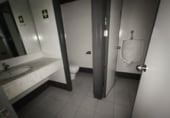 Local comercial en venta con 160m² en Gerona, Carrer del Castell de Requesens foto