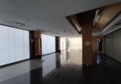 Local comercial en venta con 160m² en Gerona, Carrer del Castell de Requesens foto