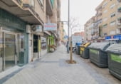 Local comercial en venta con 207m² en Granada, en la zona de Santa Adela, Calle Cataluña foto