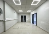 82m² commercial premises for sale in Loja, Calle Antequera photo