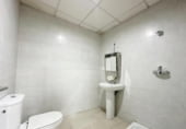 82m² commercial premises for sale in Loja, Calle Antequera photo