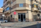 90m² commercial premises for sale in Alicante, Calle de Panamá photo
