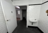 130m² commercial premises for sale in Utrera, Avenida General Giráldez photo