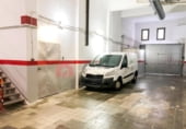 990m² commercial premises for sale in Barcelona, in the area of Sants-Badal, Carrer de Jaume Roig photo