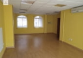 100m² commercial premises for sale in Cáceres, in the area of Cabezarrubia, Calle de Florencia photo
