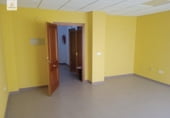 100m² commercial premises for sale in Cáceres, in the area of Cabezarrubia, Calle de Florencia photo