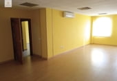 100m² commercial premises for sale in Cáceres, in the area of Cabezarrubia, Calle de Florencia photo