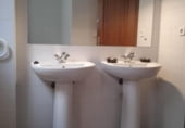 100m² commercial premises for sale in Cáceres, in the area of Cabezarrubia, Calle de Florencia photo