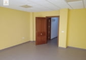 100m² commercial premises for sale in Cáceres, in the area of Cabezarrubia, Calle de Florencia photo