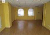 100m² commercial premises for sale in Cáceres, in the area of Cabezarrubia, Calle de Florencia photo