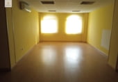 100m² commercial premises for sale in Cáceres, in the area of Cabezarrubia, Calle de Florencia photo