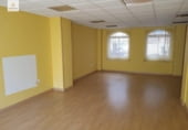 100m² commercial premises for sale in Cáceres, in the area of Cabezarrubia, Calle de Florencia photo