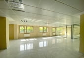 250m² office for rent in Lérida photo
