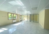 250m² office for rent in Lérida photo